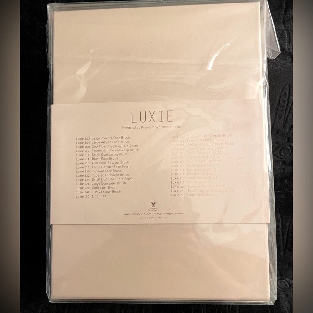 LUXIE | ✨Rose Gold✨ | 30-Piece Brush Set + Case (Brand New!) 💕 - Picture 7 of 11